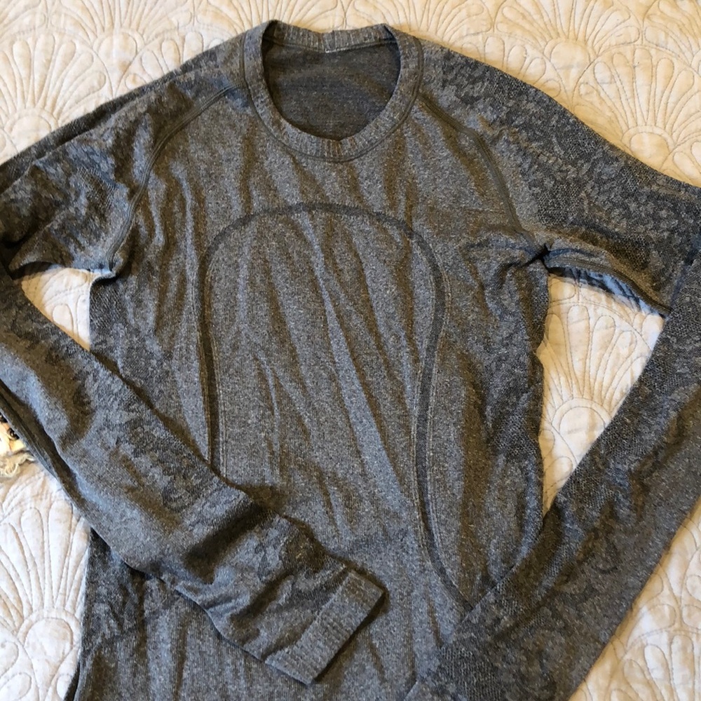 Lululemon long sleeve Swift size 6
